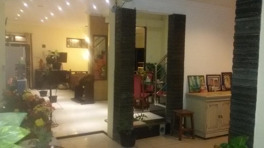 Guest House Salon Fora Gegerkalong Setiabudhi Bandung Extérieur photo