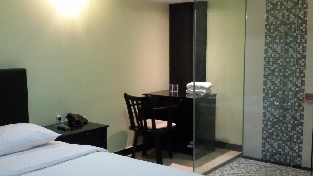 Guest House Salon Fora Gegerkalong Setiabudhi Bandung Extérieur photo