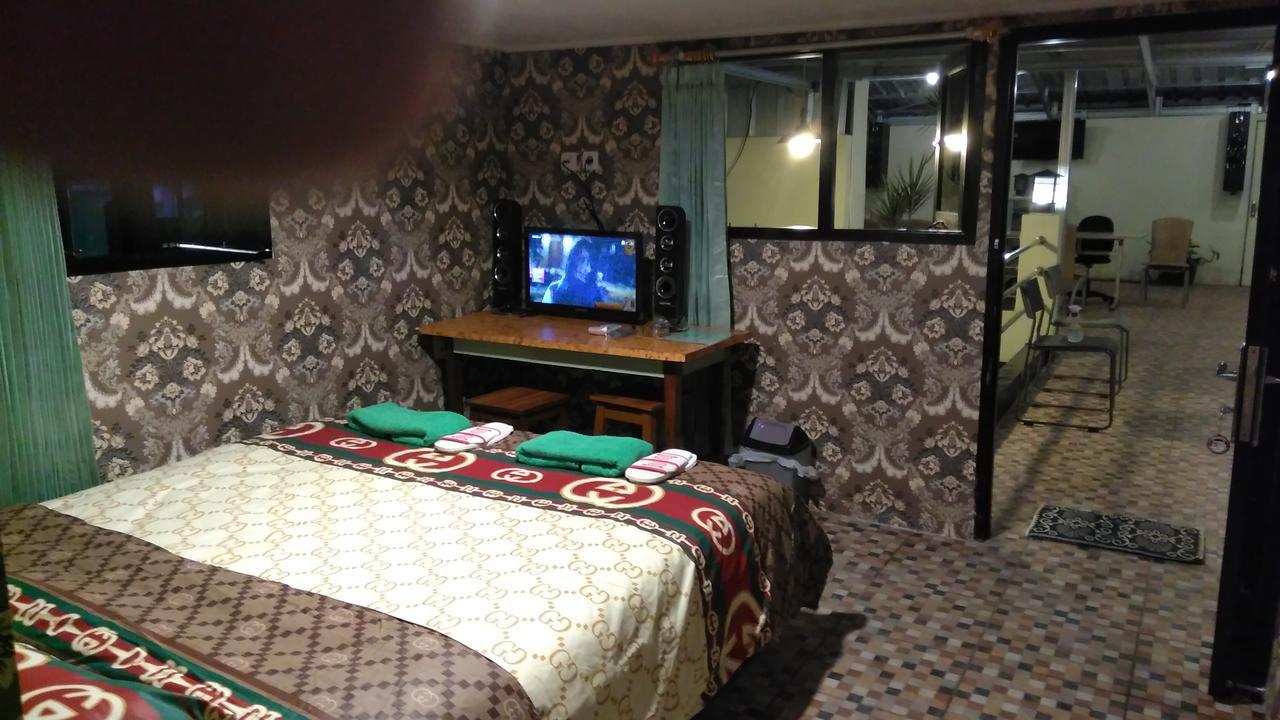 Guest House Salon Fora Gegerkalong Setiabudhi Bandung Extérieur photo